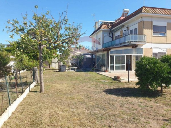 casa indipendente in vendita ad Ariccia