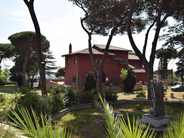 casa indipendente in vendita ad Ariccia