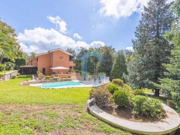 casa indipendente in vendita ad Ariccia