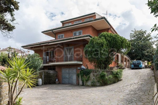 casa indipendente in vendita ad Ariccia