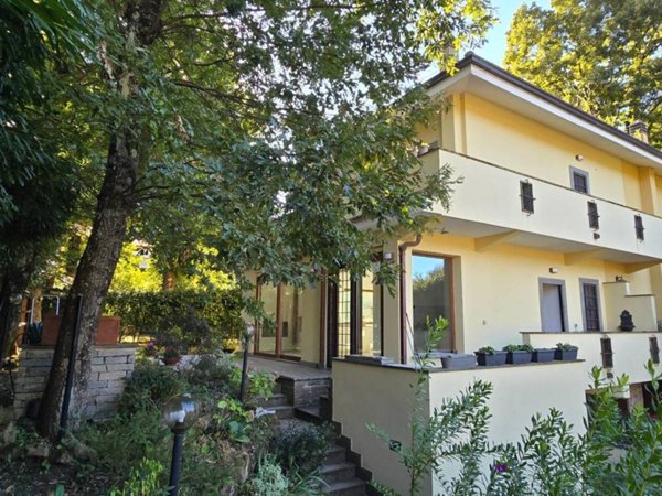 casa indipendente in vendita ad Ariccia