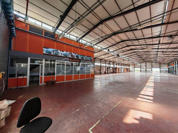 capannone in vendita ad Ariccia