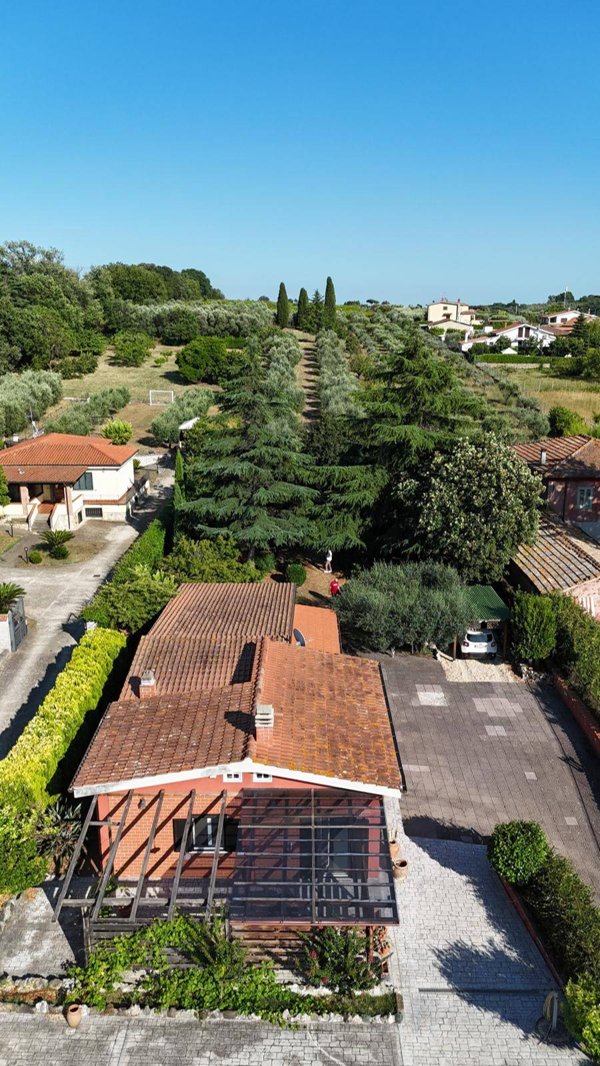 casa indipendente in vendita ad Ariccia