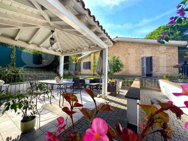 casa indipendente in vendita ad Ariccia