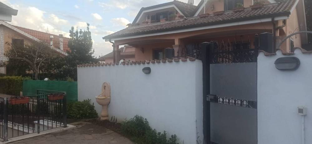 casa indipendente in vendita ad Ariccia