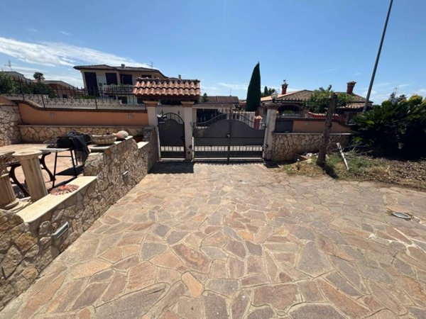 casa indipendente in vendita ad Ariccia