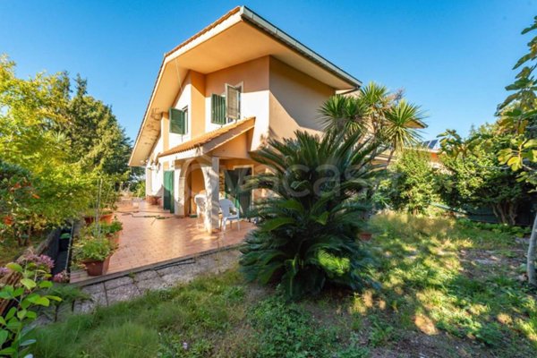 casa indipendente in vendita ad Ariccia