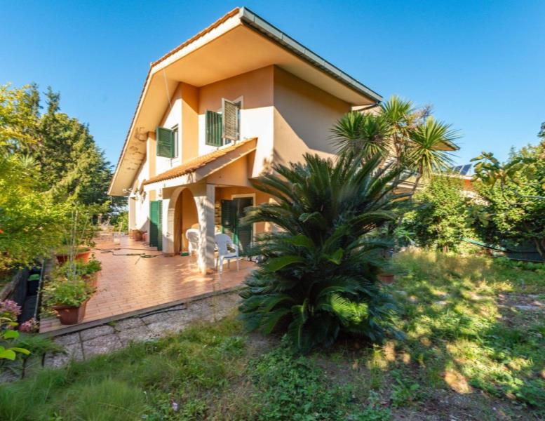 casa indipendente in vendita ad Ariccia