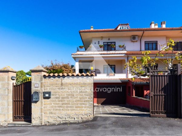 casa indipendente in vendita ad Ariccia