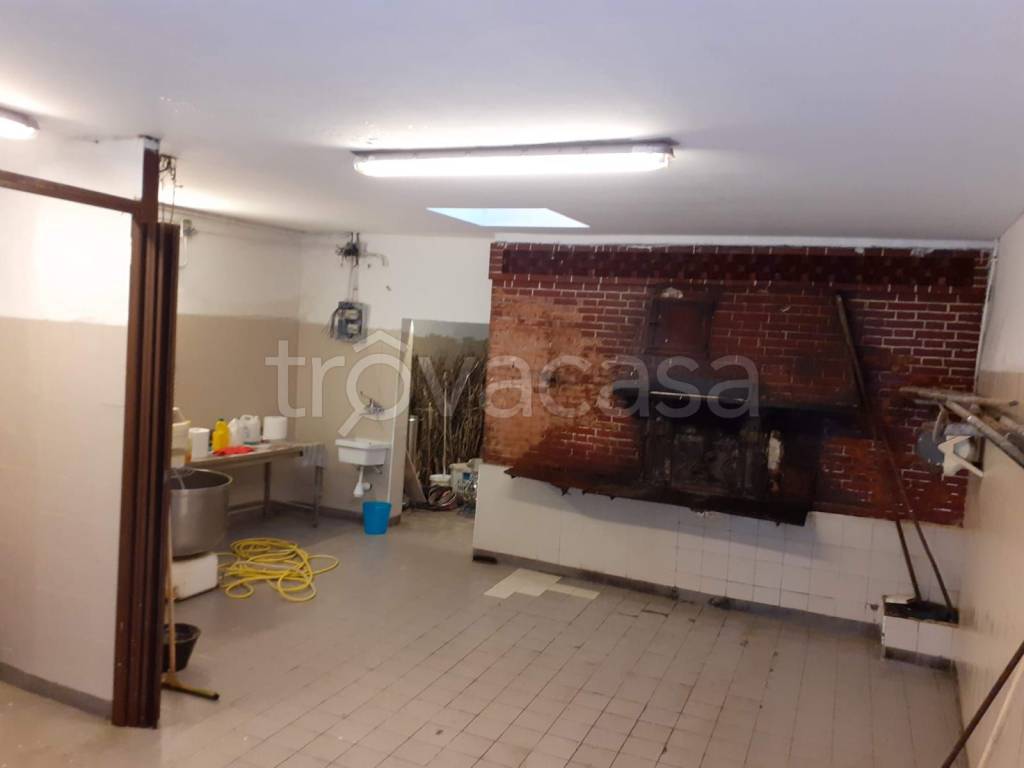 negozio in vendita ad Ariccia