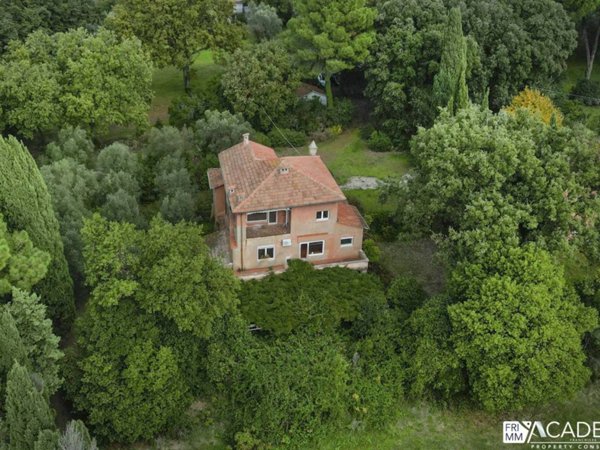 casa indipendente in vendita ad Ariccia