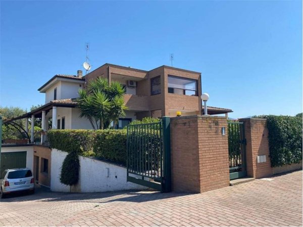 casa indipendente in vendita ad Ariccia