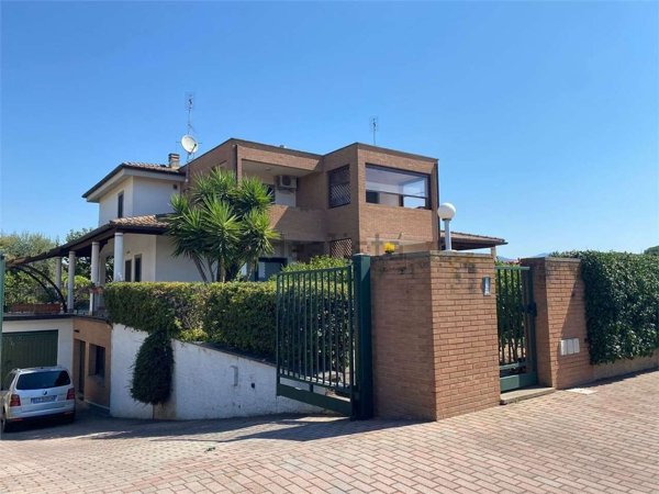 casa indipendente in vendita ad Ariccia