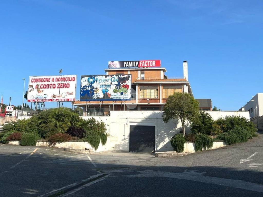 negozio in vendita ad Ariccia