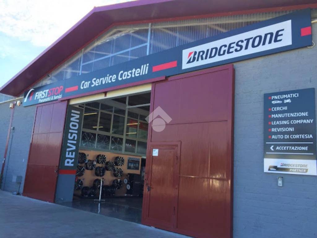 locale commerciale in vendita ad Ariccia