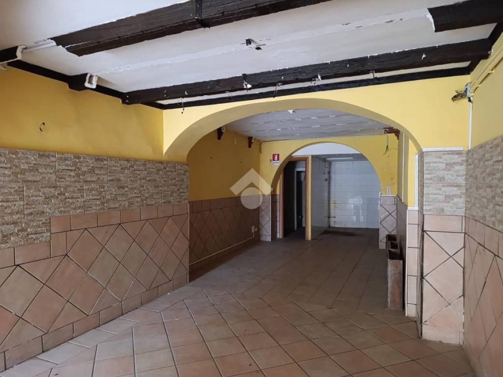 negozio in vendita ad Ariccia