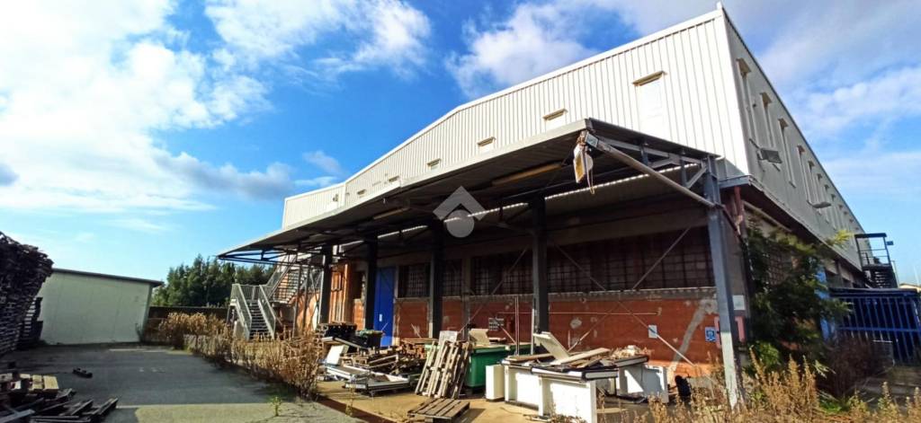 capannone in vendita ad Ariccia