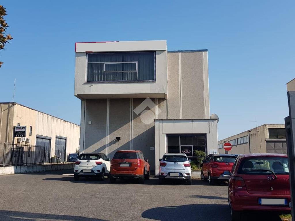 capannone in vendita ad Ariccia