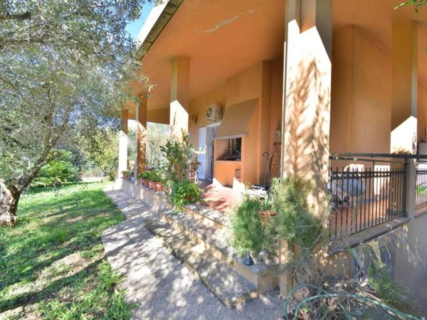 casa indipendente in vendita ad Ariccia