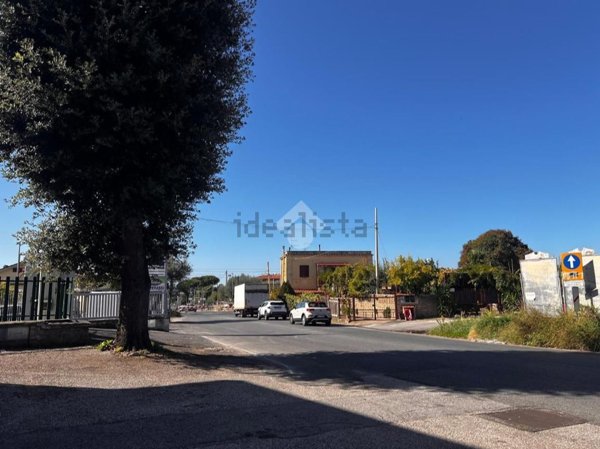 locale commerciale in vendita ad Ariccia