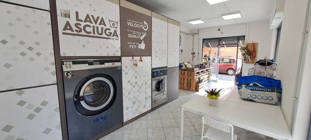 negozio in vendita ad Ariccia