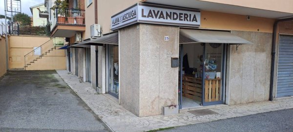 locale commerciale in vendita ad Ariccia