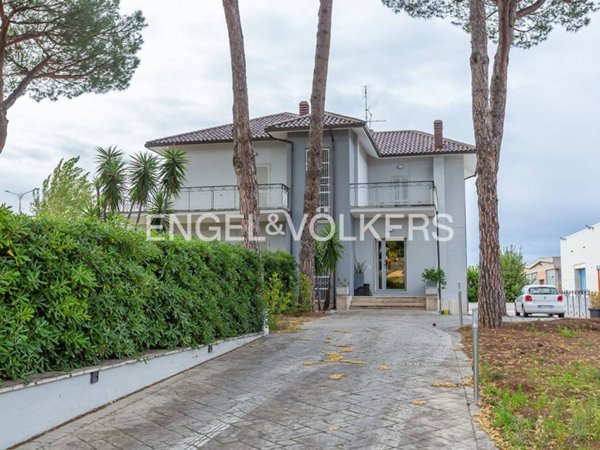 ufficio in vendita ad Ariccia