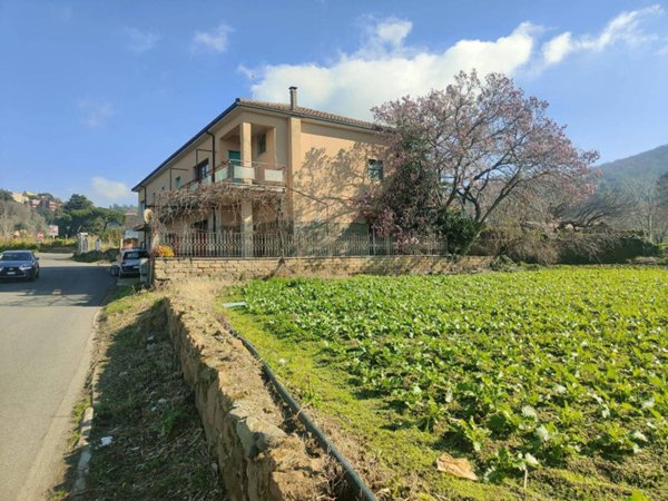 casa indipendente in vendita ad Ariccia
