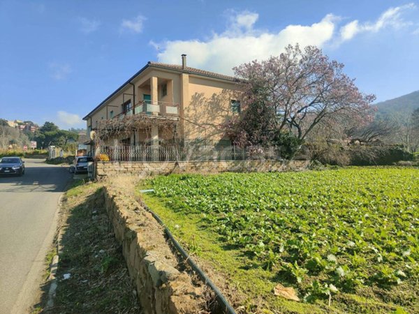 casa indipendente in vendita ad Ariccia