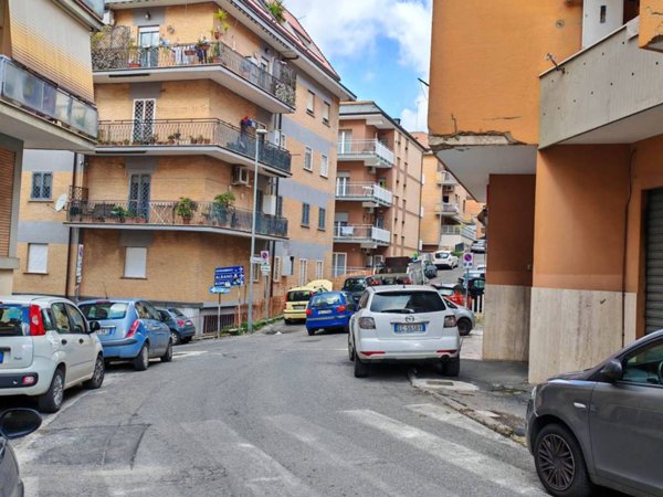 negozio in vendita ad Ariccia