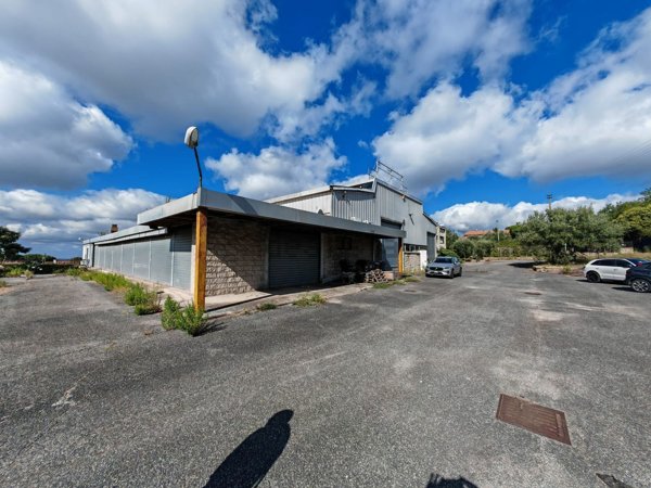 capannone in vendita ad Ariccia