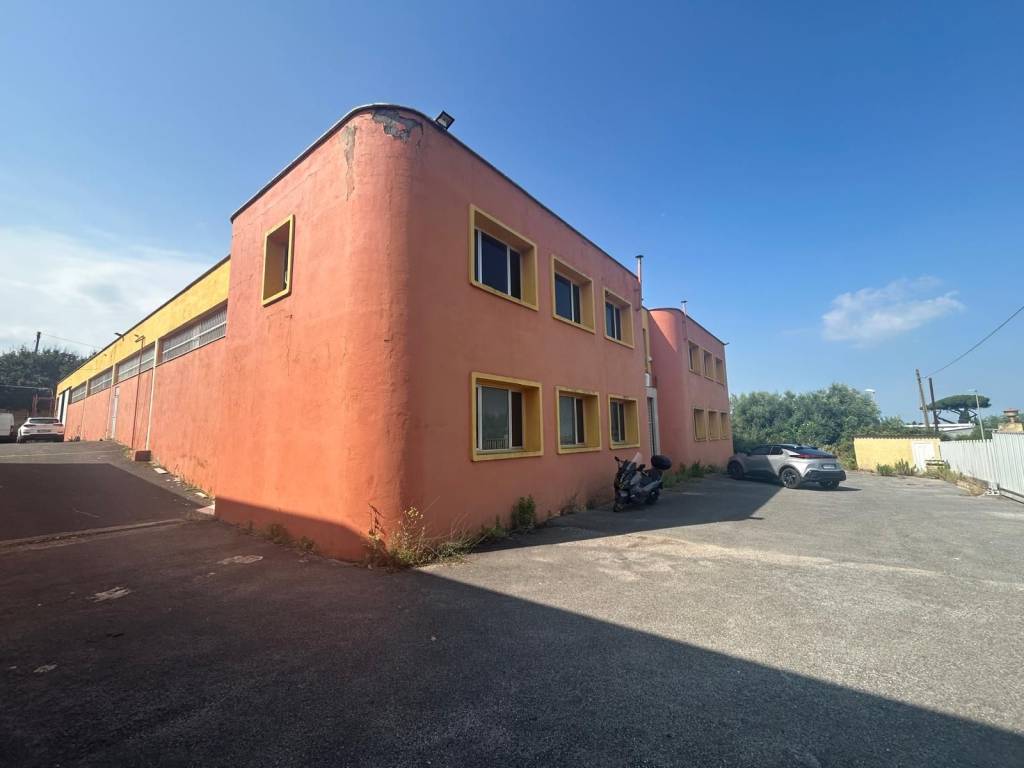 capannone in vendita ad Ariccia