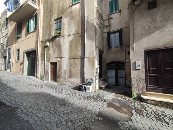 locale commerciale in vendita ad Ariccia