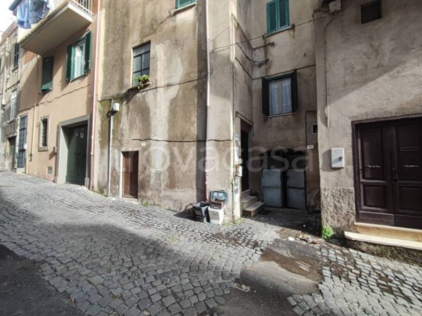 locale commerciale in vendita ad Ariccia