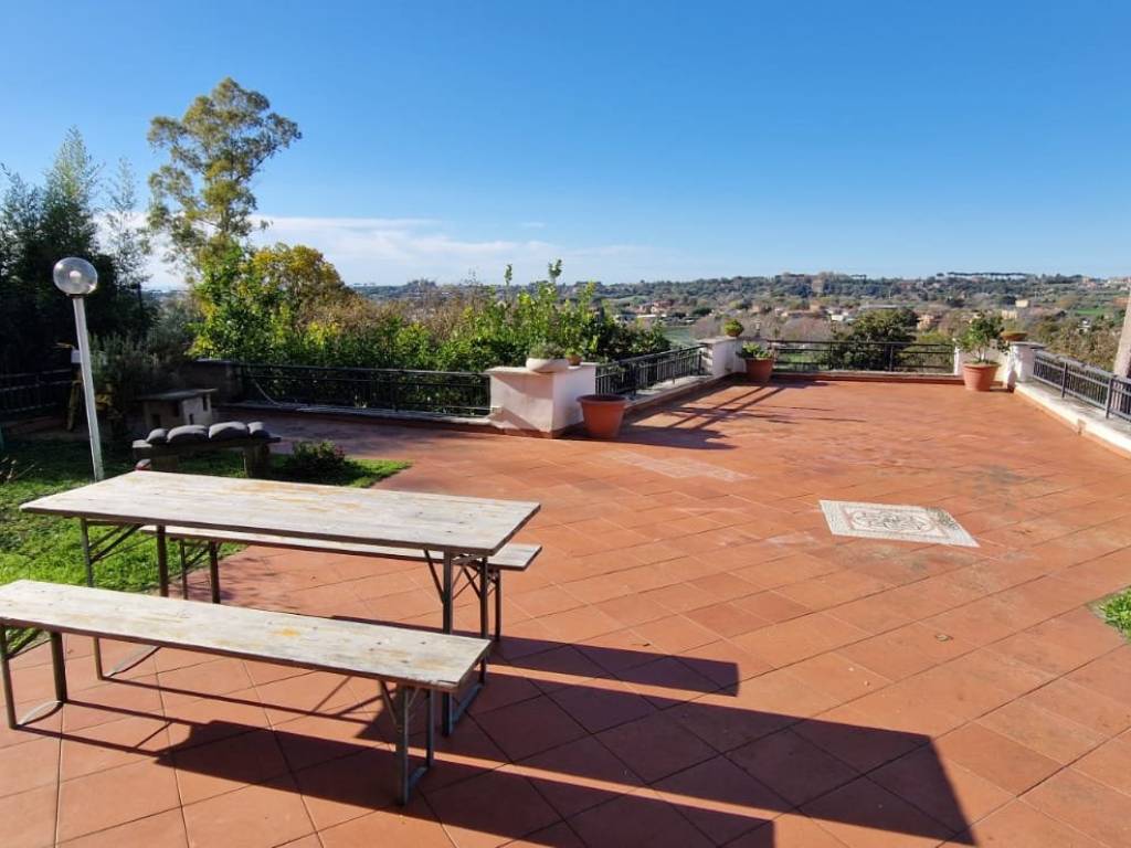 casa indipendente in vendita ad Ariccia