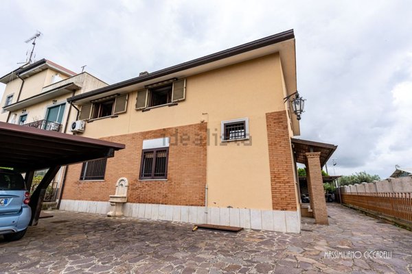 casa indipendente in vendita ad Ariccia in zona Fontana di Papa