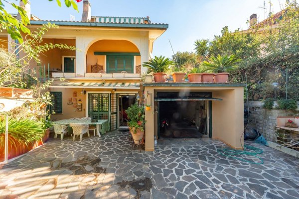 casa indipendente in vendita ad Ariccia