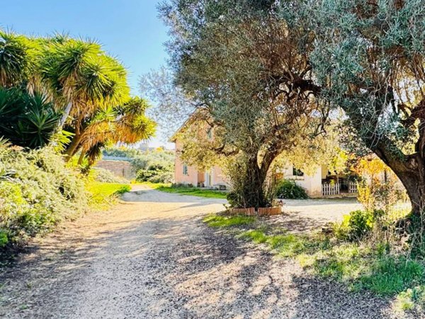 casa indipendente in vendita ad Ariccia