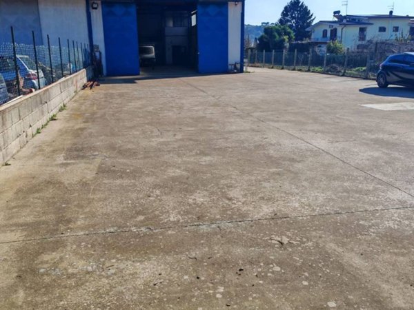 capannone in vendita ad Ariccia