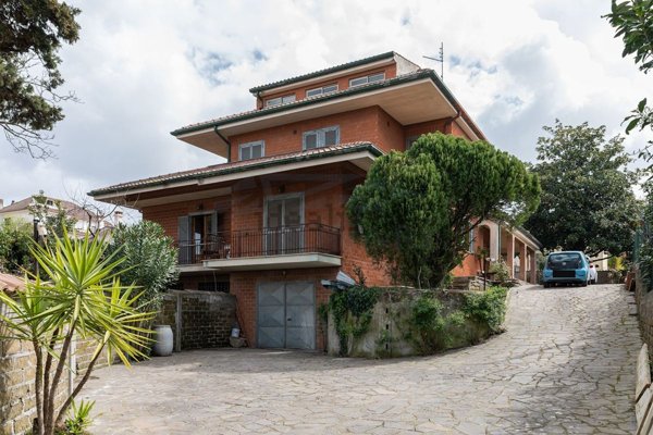 casa indipendente in vendita ad Ariccia