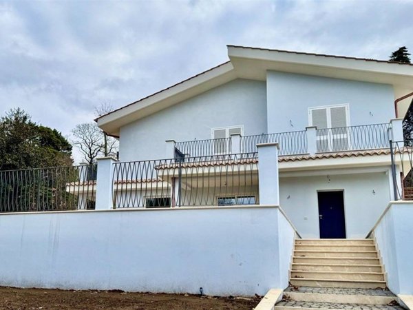 casa indipendente in vendita ad Ariccia