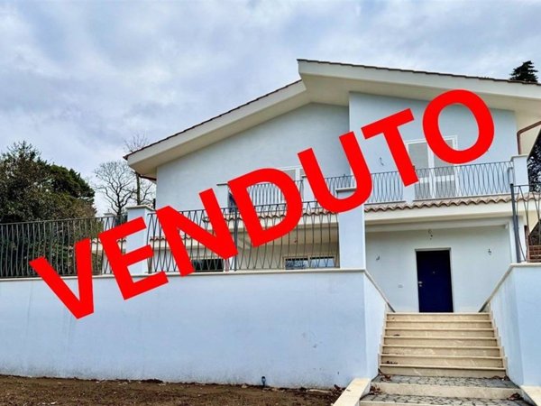 casa indipendente in vendita ad Ariccia