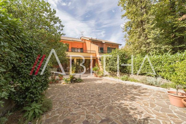 casa indipendente in vendita ad Ariccia