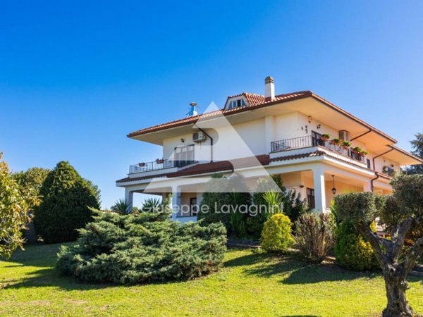 casa indipendente in vendita ad Ariccia