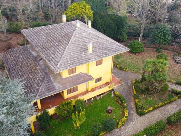 casa indipendente in vendita ad Ariccia