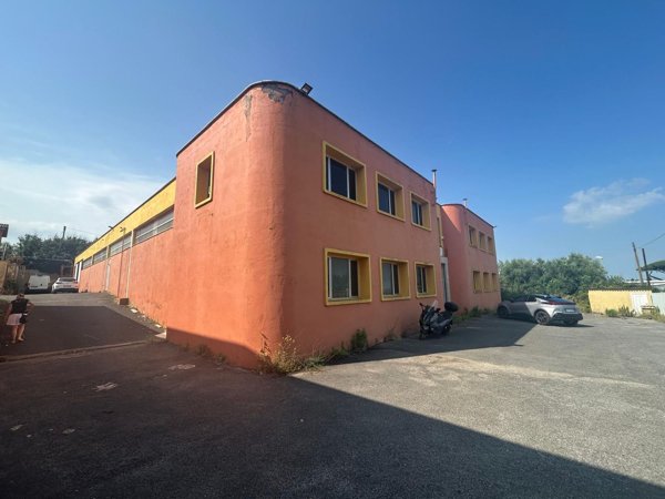capannone in vendita ad Ariccia