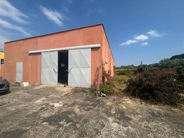 locale commerciale in vendita ad Ariccia