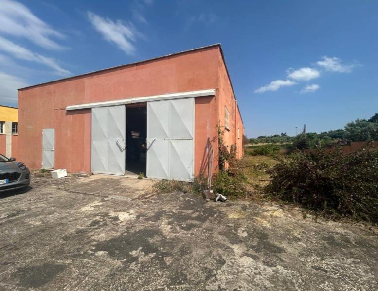 locale commerciale in vendita ad Ariccia