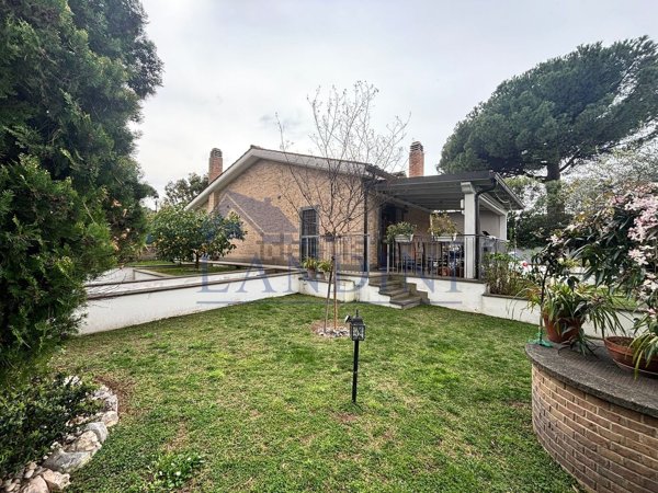 casa indipendente in vendita ad Ariccia