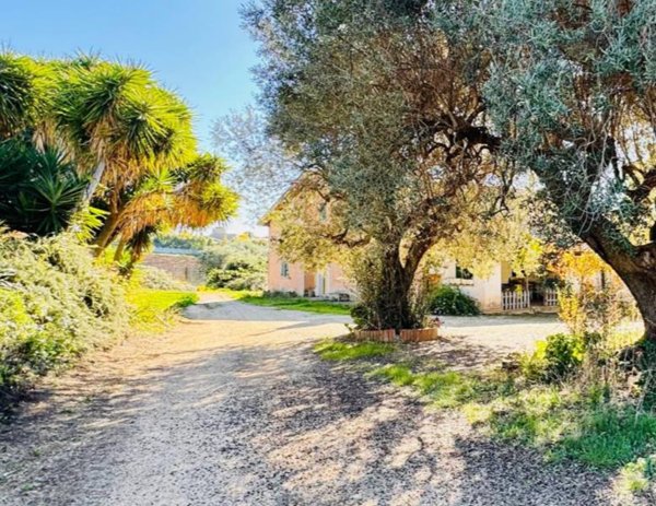 casa indipendente in vendita ad Ariccia